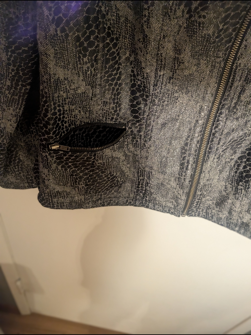 Notations Gray and Black Faux Snakeskin Zip Jacket In Petite Large - Picture 10 of 11